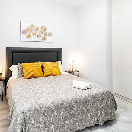 Apartamento Triana Deluxe Con Patio Privado Sevilla Buitenkant foto