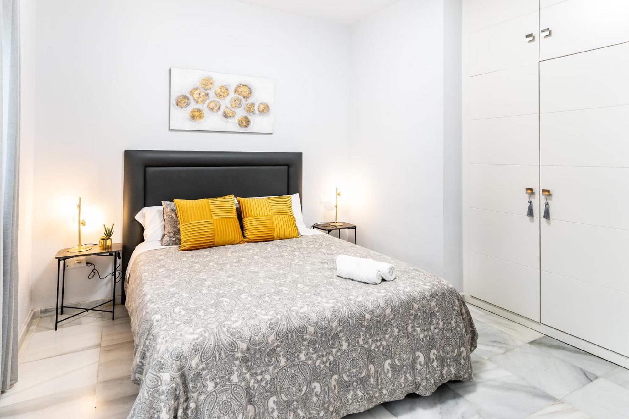 Triana Deluxe Con Patio Privado * Sevilha