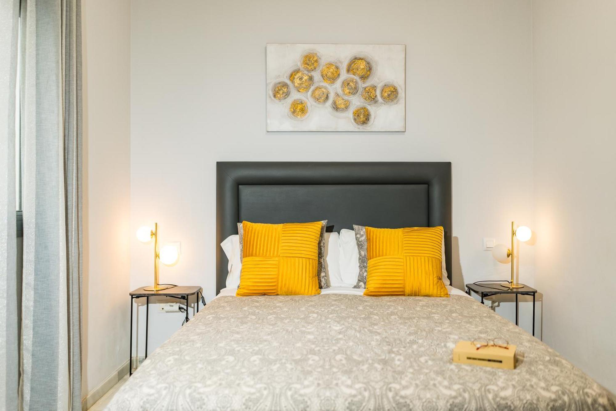 Triana Deluxe Con Patio Privado * Siviglia