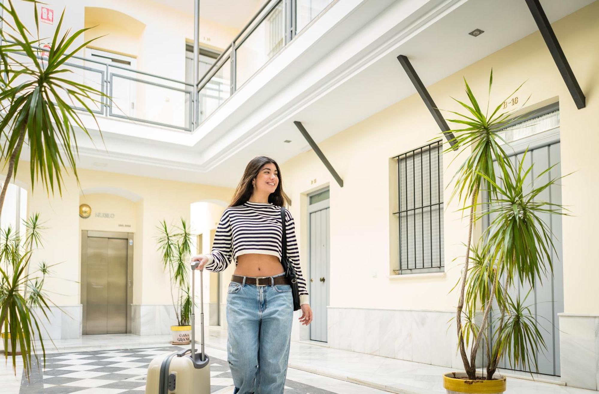 Triana Deluxe Con Patio Privado Seville